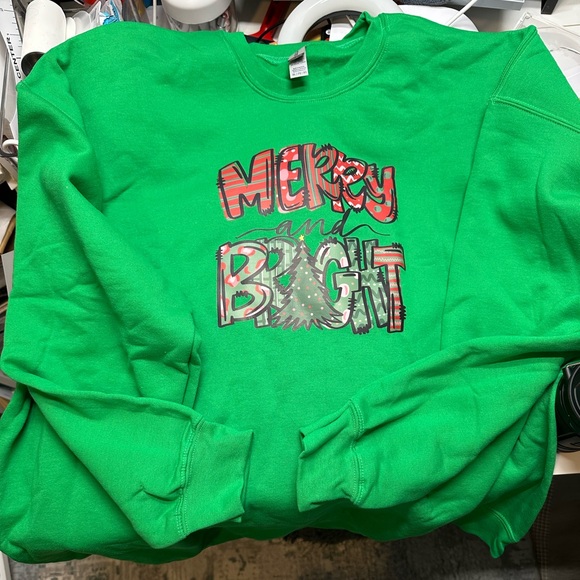 Merry & Bright 3x green sweatshirt Christmas gift holiday sweater - Picture 2 of 5